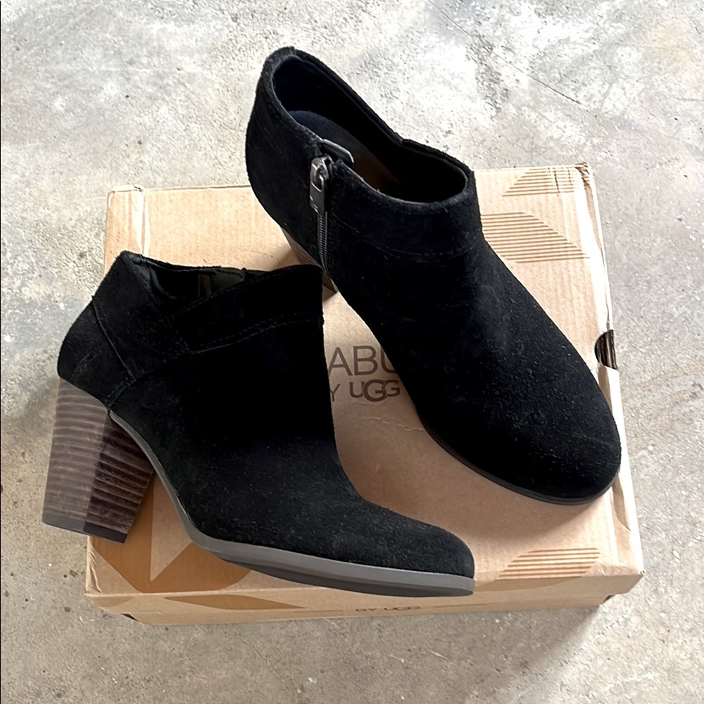 Koolaburra by Ugg Black Suede Booties Amalea Size 8